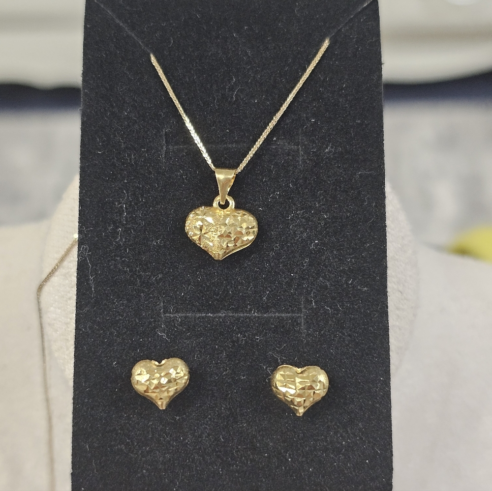 18k Real Saudi Gold Set - Dia Cut Stud Earrings And Pendant